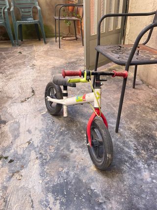 Bicicleta de equilibrio infantil