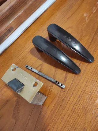 Manivela de puerta negra