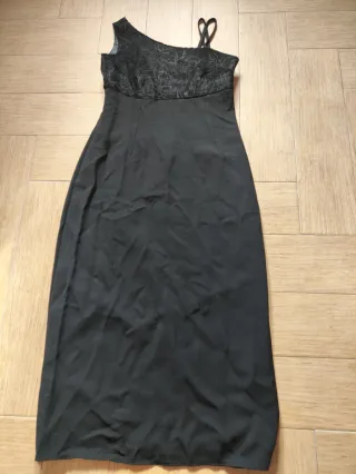 Vestido de fiesta negro asimétrico