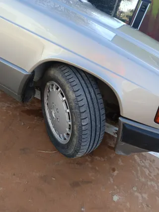 Mercedes-Benz 190D 2.5