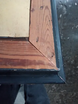 Marco de madera con cristal dorado y rojo