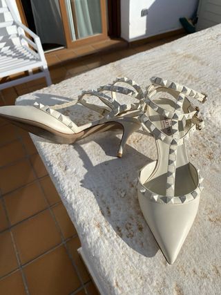Zapatos Valentino Rockstud Beige/Blanco