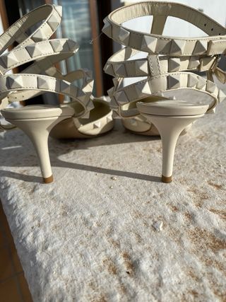 Zapatos Valentino Rockstud Beige/Blanco
