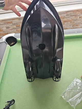 Barco cebador con control remoto