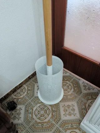 Perchero y paraguero de madera y metal