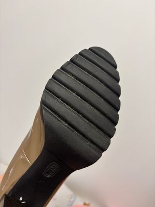 Zapatos de tacón dorados/marrones