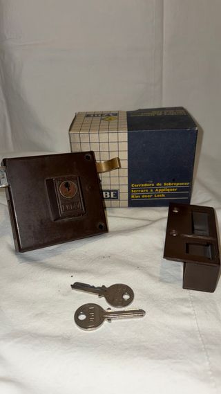 Cerradura de sobreponer BF con 2 llaves