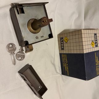 Cerradura de sobreponer BF con 2 llaves