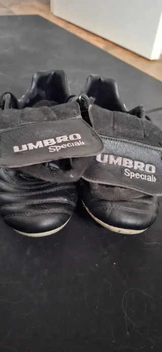Botas de fútbol Umbro Speciali .Talla 44
