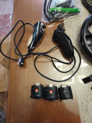 Mandos Wii con accesorios de todo tipo