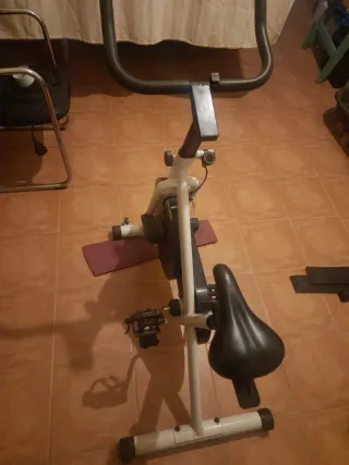 Bicicleta Estática y Spinning Blanca