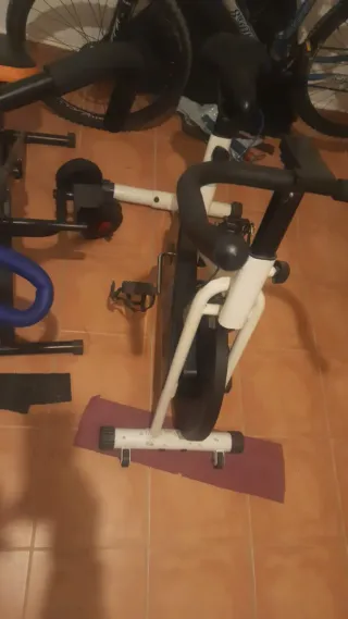 Bicicleta Estática y Spinning Blanca