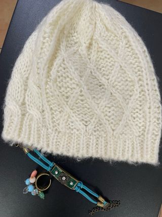 Lote de prendas, vaquero, jersey gorro y bisuteria