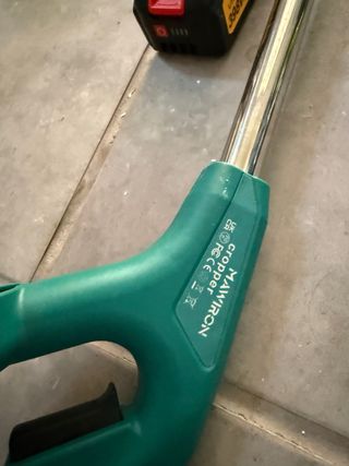 Serra elétrica com 2 baterias Extensivel