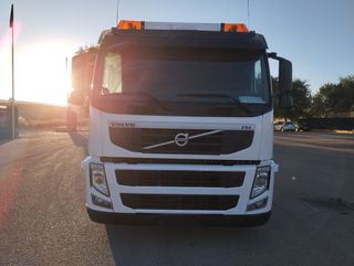 Volvo FM 410-CAMIONES PORTAMAQUINARIAS