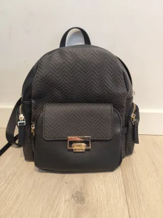 Mochila negra mujer