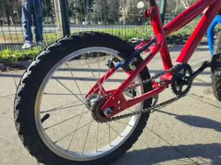 Bicicleta infantil roja 16 pulgadas