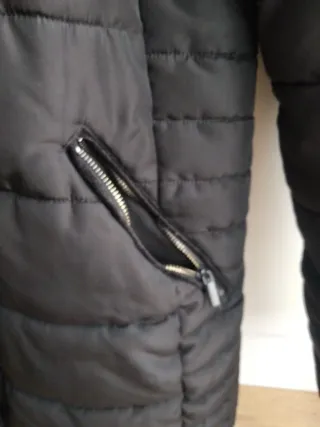 Abrigo negro mujer con capucha