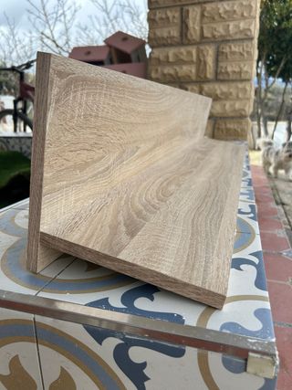 Estantería de madera estilo rústico