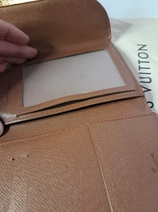 Cartera Engénie de cuero.