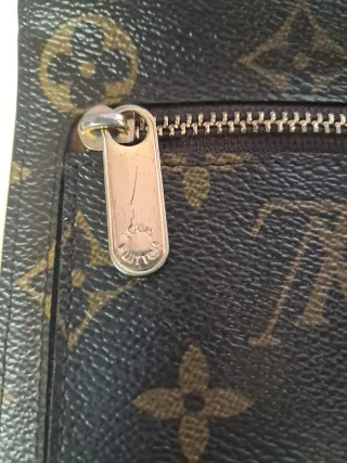 Cartera Engénie de cuero.