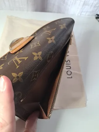 Cartera Engénie de cuero.