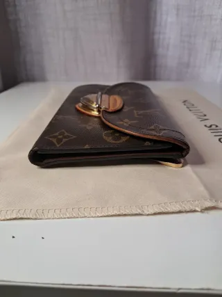 Cartera Engénie de cuero.