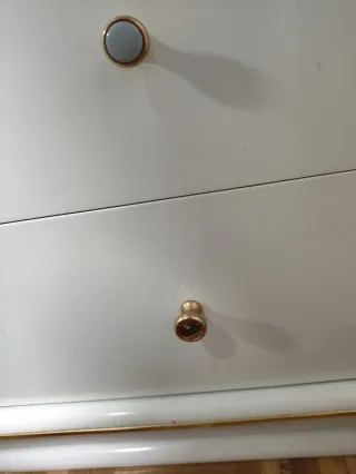 Cómoda blanca con espejo.Tocador años 80