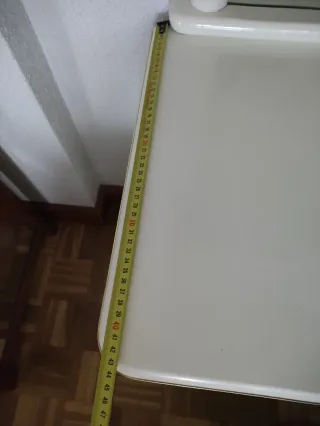 Cómoda blanca con espejo.Tocador años 80