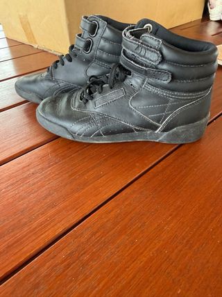 Zapatillas Reebok infantiles negras altas