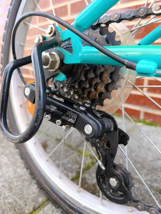 Bicicleta Btwin 20" niña con cambios automáticos.