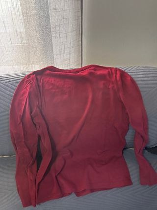 Camiseta roja manga larga estampada