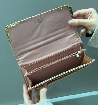 Cartera de piel sintética con textura