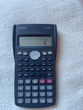 Calculadora Científica Casio fx-82MS