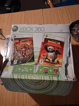 Xbox 360 con 2  mandos y 6 juegos
