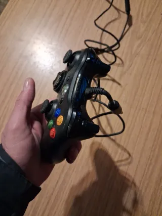 Xbox 360 con 2  mandos y 6 juegos