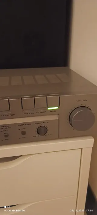 Amplificatore Akai grigio/argento