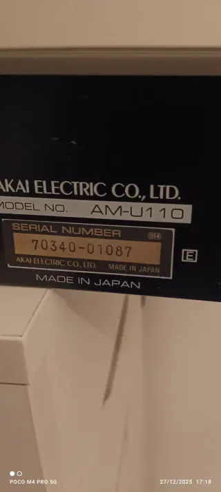 Amplificatore Akai grigio/argento