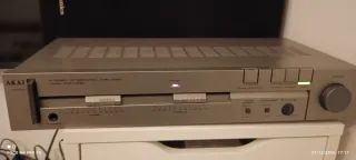 Amplificatore Akai grigio/argento
