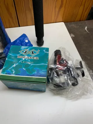 2 canne da pesca telescopiche + 1 mulinello