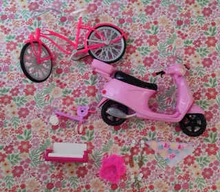 Caravana Barbie con muñecas