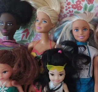 Caravana Barbie con muñecas