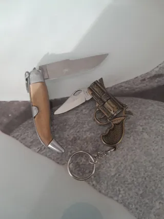 tipo pistola y navaja clásica