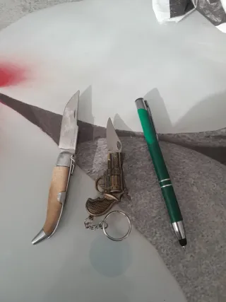 tipo pistola y navaja clásica