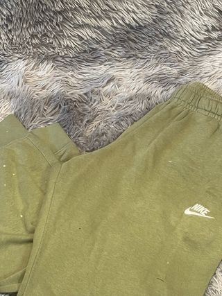 Conjunto chándal Nike verde oliva