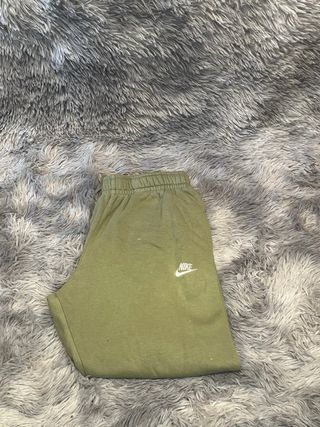 Conjunto chándal Nike verde oliva