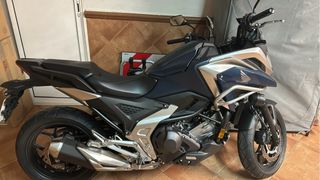 Honda NC750X DCT con defensas y antiniebla