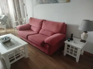 Mesa auxiliar blanca de madera