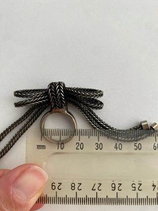 Anillo de plata con diseño de lazo