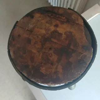 Peana de bronce y madera